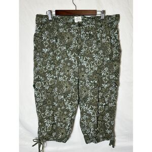 St. John's Bay Women's Plus Size Size 18W Cargo Capri Pants Green Floral